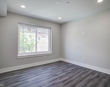 540 S 52nd Street - Photo Thumbnail 3