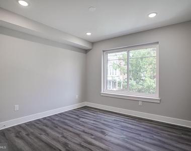 540 S 52nd Street - Photo Thumbnail 6
