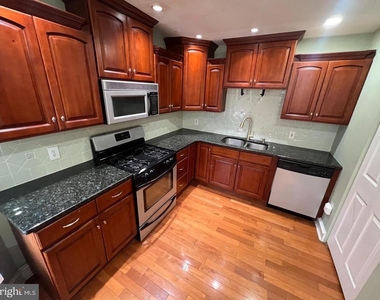 3204 Fanshawe St - Photo Thumbnail 3