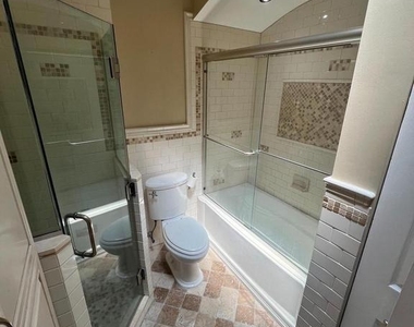 3204 Fanshawe St - Photo Thumbnail 12