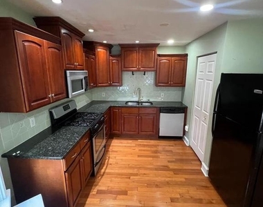 3204 Fanshawe St - Photo Thumbnail 6