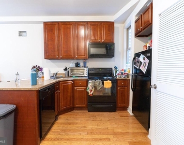 1915 N 18th Street - Photo Thumbnail 3