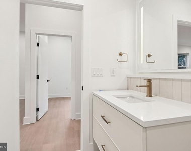 20 W Allens Lane - Photo Thumbnail 14