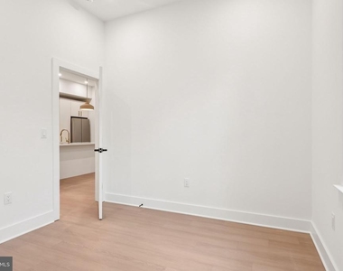 20 W Allens Lane - Photo Thumbnail 11