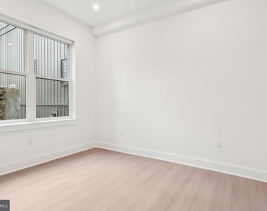 20 W Allens Lane - Photo Thumbnail 17