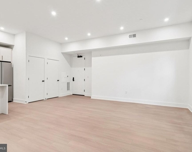 20 W Allens Lane - Photo Thumbnail 4