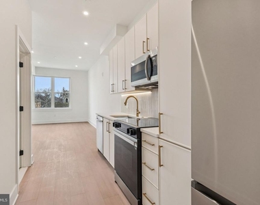 20 W Allens Lane - Photo Thumbnail 4