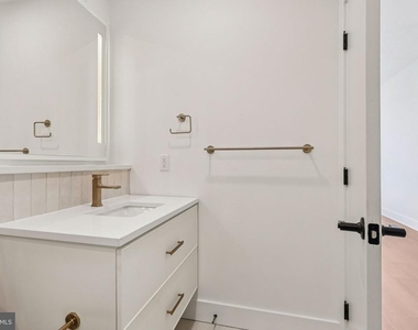 20 W Allens Lane - Photo Thumbnail 12