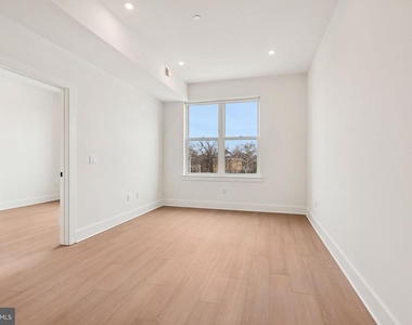 20 W Allens Lane - Photo Thumbnail 9