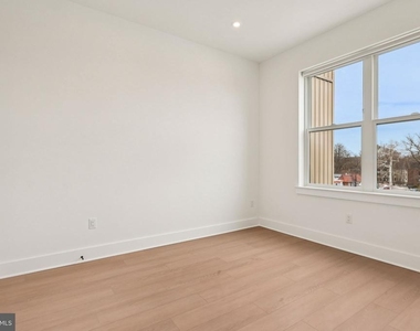 20 W Allens Lane - Photo Thumbnail 13