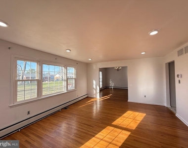 338 Rees Drive - Photo Thumbnail 7
