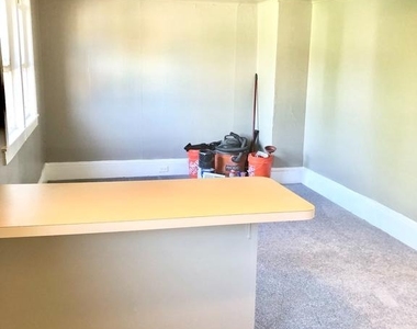 4001 Center Avenue - Photo Thumbnail 7