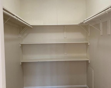 6998 Hanover Parkway - Photo Thumbnail 11