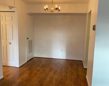 6998 Hanover Parkway - Photo Thumbnail 4