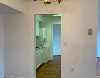 6998 Hanover Parkway - Photo Thumbnail 5