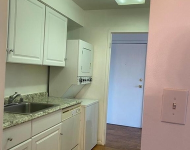 6998 Hanover Parkway - Photo Thumbnail 6