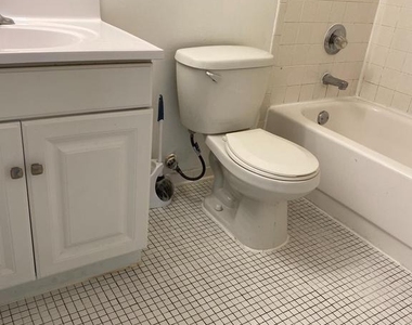 6998 Hanover Parkway - Photo Thumbnail 12
