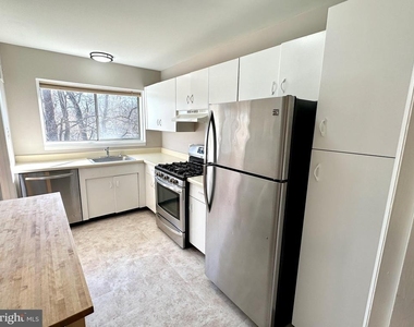 10670 Weymouth Street - Photo Thumbnail 4