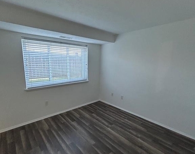 12405 Hickory Tree Way - Photo Thumbnail 8