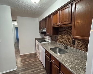 12405 Hickory Tree Way - Photo Thumbnail 14