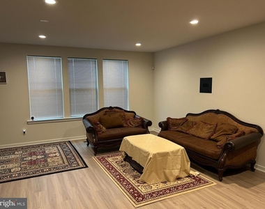 1020 W Lock Road - Photo Thumbnail 2