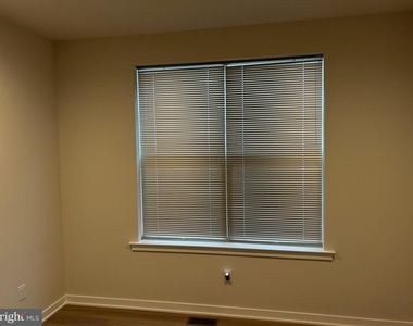 1020 W Lock Road - Photo Thumbnail 4