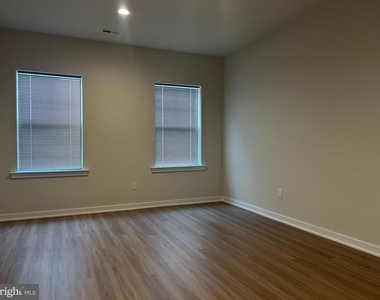 1020 W Lock Road - Photo Thumbnail 5