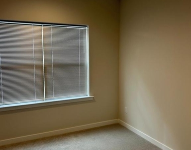 1020 W Lock Road - Photo Thumbnail 13