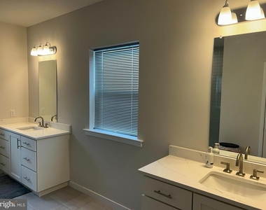 1020 W Lock Road - Photo Thumbnail 10