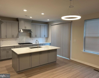 1020 W Lock Road - Photo Thumbnail 1