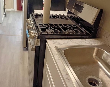 514 11th Street Se - Photo Thumbnail 5