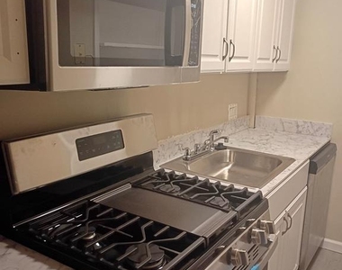 514 11th Street Se - Photo Thumbnail 6