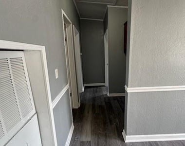 122 Oak Street - Photo Thumbnail 3
