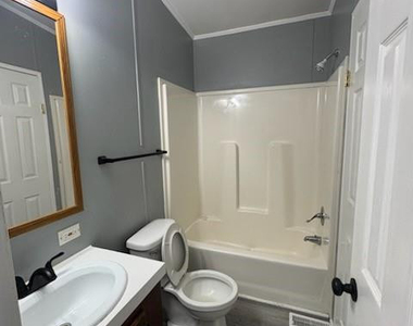 122 Oak Street - Photo Thumbnail 6