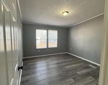 122 Oak Street - Photo Thumbnail 4