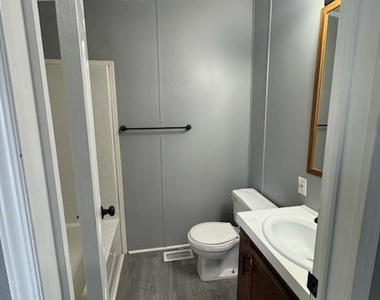 122 Oak Street - Photo Thumbnail 8