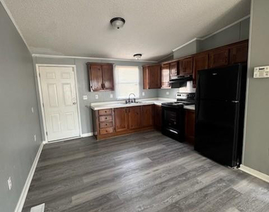 122 Oak Street - Photo Thumbnail 2