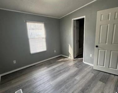 122 Oak Street - Photo Thumbnail 7