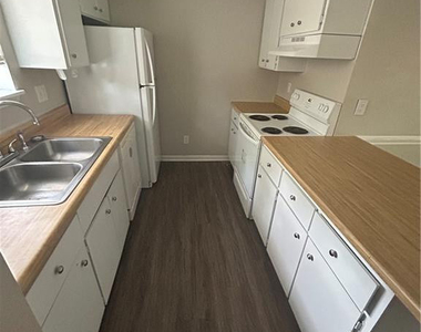 841 Applewood Lane - Photo Thumbnail 1