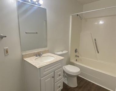 6400 Starbrook Drive - Photo Thumbnail 10