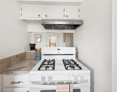 1700 Houston St - Photo Thumbnail 7