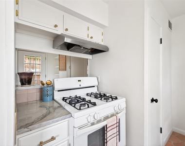 1700 Houston St - Photo Thumbnail 5