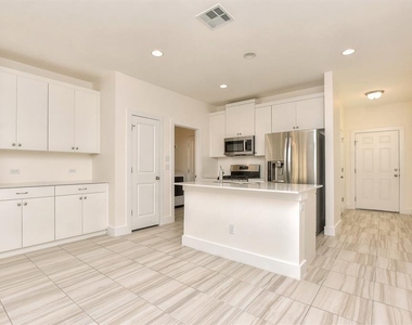 420 White Steppe Way - Photo Thumbnail 8