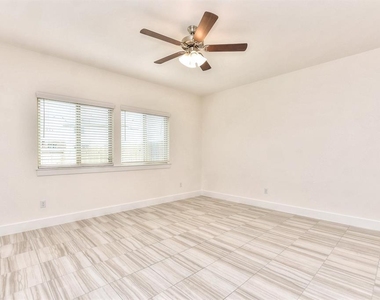 420 White Steppe Way - Photo Thumbnail 13