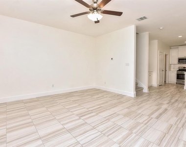 420 White Steppe Way - Photo Thumbnail 2