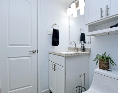 1840 Burton Dr - Photo Thumbnail 12