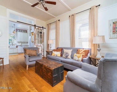 251 Charlotte Street - Photo Thumbnail 2