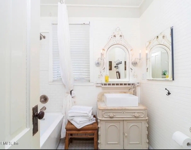 251 Charlotte Street - Photo Thumbnail 12