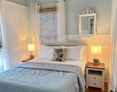 251 Charlotte Street - Photo Thumbnail 13
