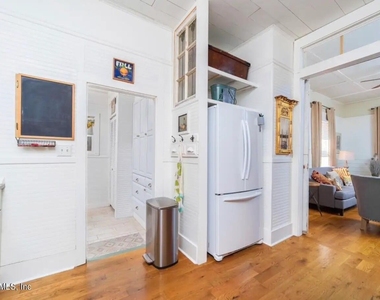 251 Charlotte Street - Photo Thumbnail 8